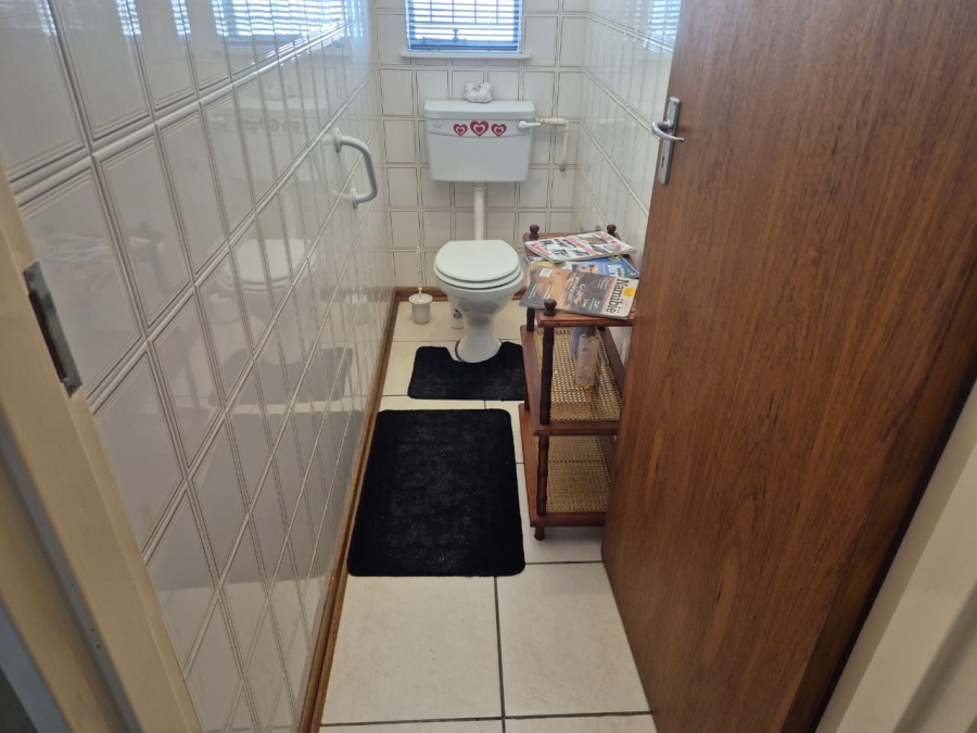 2 Bedroom Property for Sale in Langenhovenpark Free State